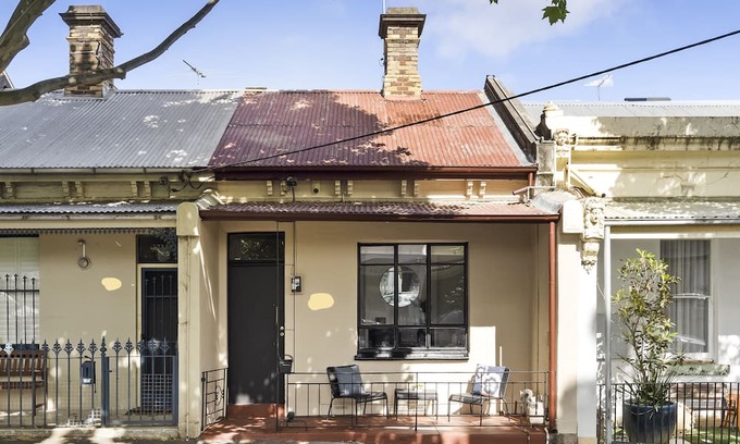 Collingwood House | Hip, 2 bedder w amazing courtyard. Be in the midst of the action
