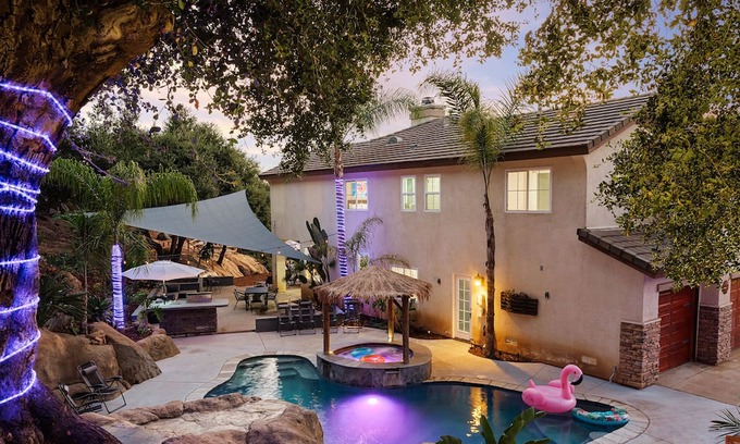 Crest House | Space Cowboy 5bed, designers paradise with pool/spa/volleyball/arcade