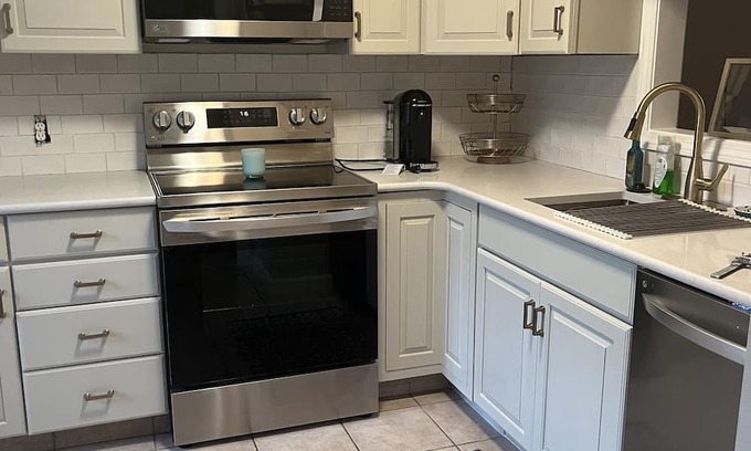 West Warwick Condo | 1 BR/1.5 Bath - 20 min from Beach!