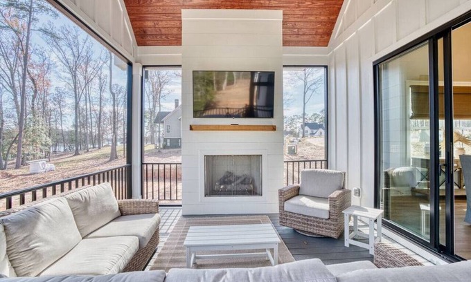 Prosperity House | Shoreview Oasis at Lake Murray