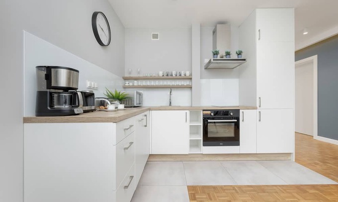 Saska Kepa Apartment | Unique Bright Apartment by Renters