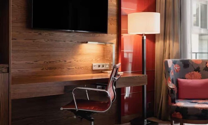 The Hague Center House | Business & Leisure Amenities Combined. Complimentary Facilities & Fitness Center