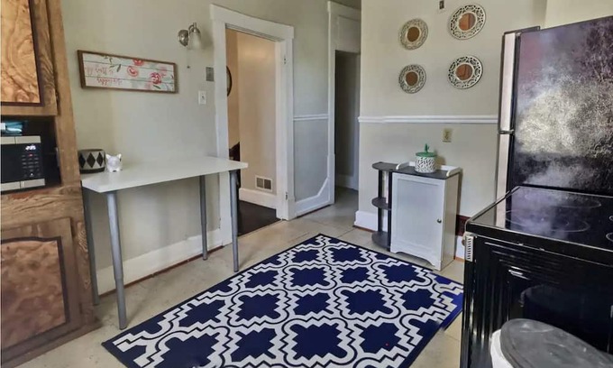 Cumberland House | 1910s historic brick home, 2 full baths, mountain views, walkable, pets welcome