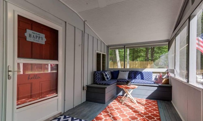 Conway Cottage | Rustic Pet Friendly Cottage w/Private Beach Access