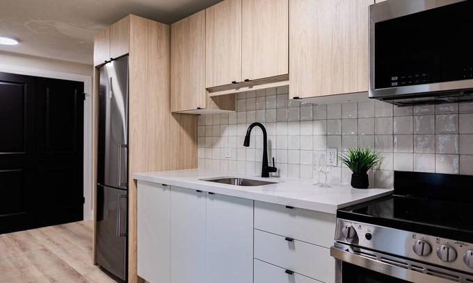Kitchener Apartment | Trendy 1 Queen Bed Studio Prime DT Location!