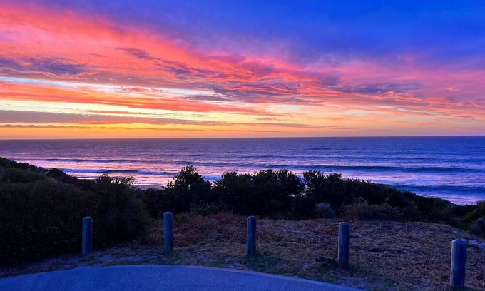 Dawesville House | Beautiful Spacious Beach House - Next to the Cut