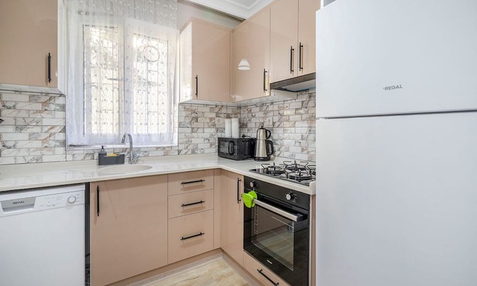 Osmangazi Apartment | Spacious Flat Near Bursa Grand Mosque in Osmangazi