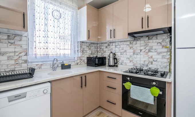 Osmangazi Apartment | Flat w Balcony Near Grand Mosque in Osmangazi