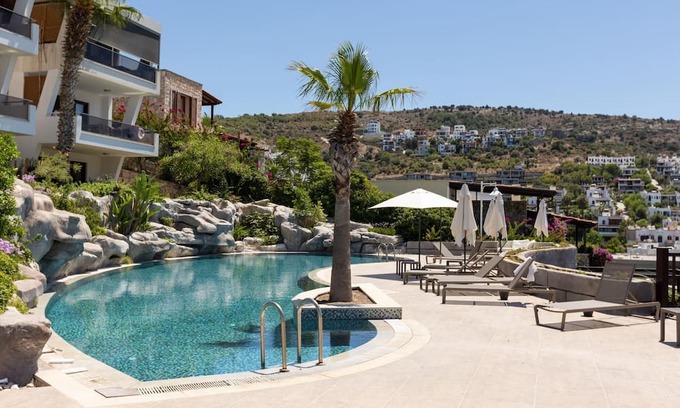 Gundogan Apartment | Chic Flat w Balcony 2 min to Beach in Bodrum