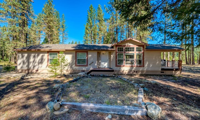 Sloat House | The Sierra House at The Lost Sierra Ranch w/ Fishing Ponds and 1 Mile Riverfront