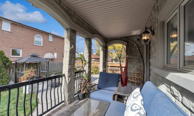 Alderwood House | 4BR - 10 Min to Downtown & Airport - Gym/Pool Table