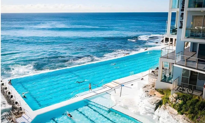 Bondi Beach Apartment | Stylish Bondi Beachfront Apt with Ocean Views