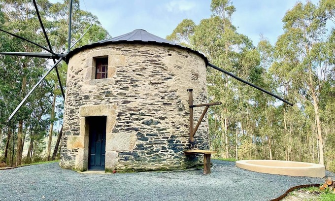 Porto do Barqueiro House | The Cliffs - The Painted Mill