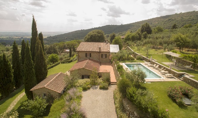 San Pietro a Cegliolo Villa | Beautiful private Tuscan villa with pool and views