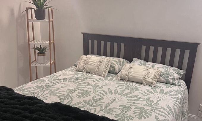 Howard Springs Apartment | Tropical Rural Darwin - 1br with private pool and private bathroom