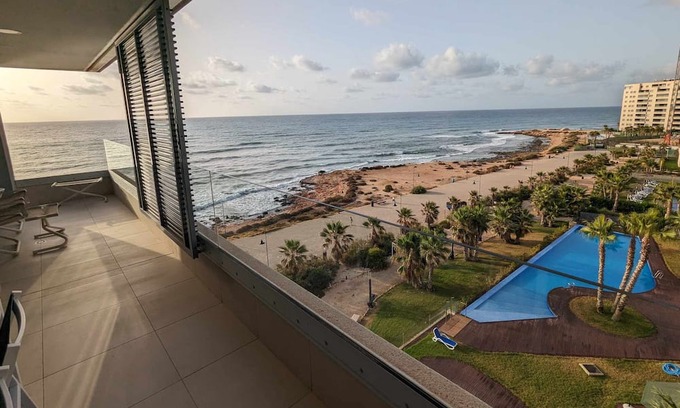 Punta Prima Apartment | Luxueux Appartement en Front de mer 3 Chambres