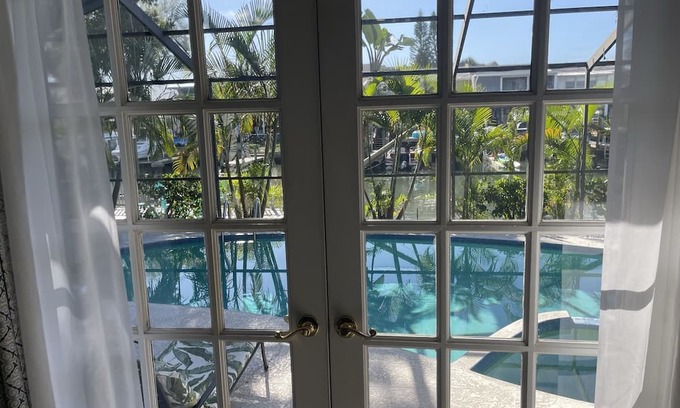 Bay Crest Park House | Bliss on the Bay – Weekly Winter Rates, Waterfront w/ Private Pool