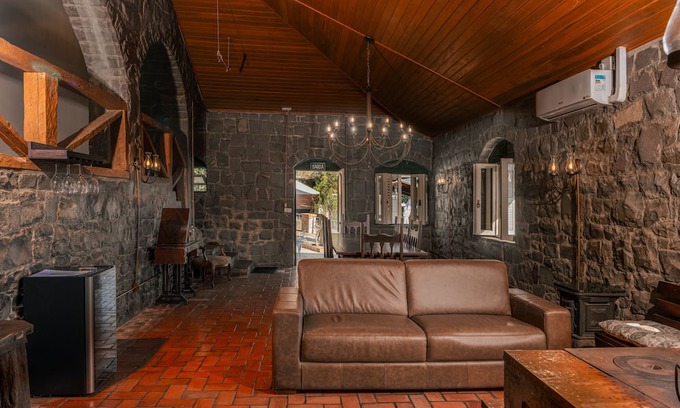 Caminhos da Eulalia Hotel | Casa de Pedra Mena Kaho