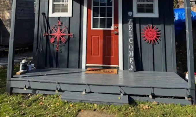 Alcona Cabin | Rustic Cozy Cabin In Innisfil Across from the Lake