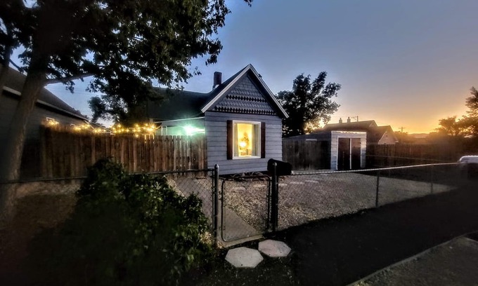 Pueblo House | Beautiful Bungalow in Pueblo