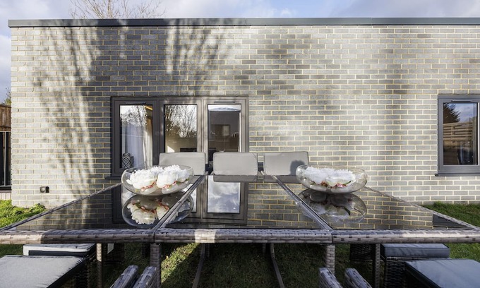 Gerrards Cross House | Lux Smart Home | New Build | Parking | Families