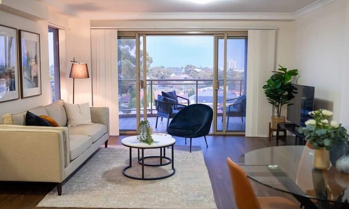 Maroubra Apartment | Tranquil Maroubra Abode - Parking included
