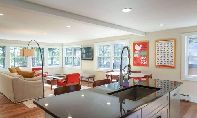 Jeffersonville House | Journeys End - Bright & Airy near Livingston Manor