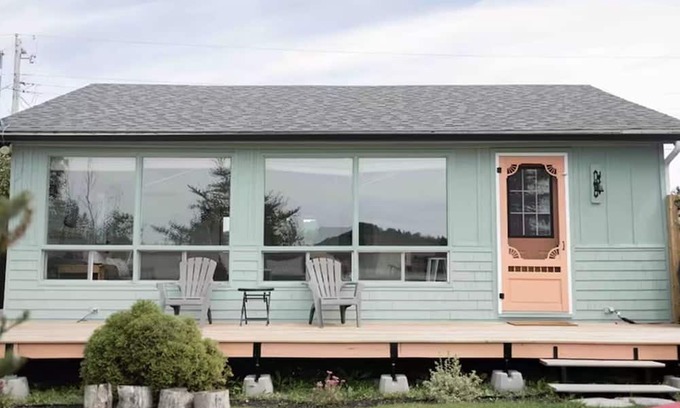 Sainte-Anne-de-Kent House | Charming 2-bedroom Riverfront paradise