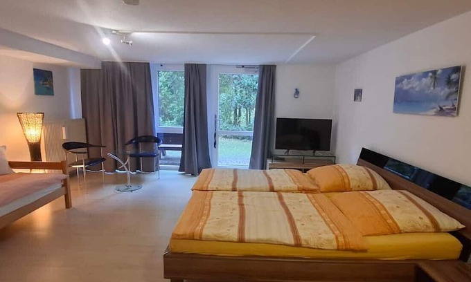 Linsengericht Apartment | Studio Apartment 'Spessartruhe' with Shared Terrace and Wi-Fi