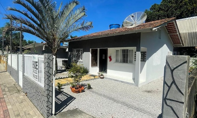 Centro House | Vacation Home in Bombinhas - Sleeps 4