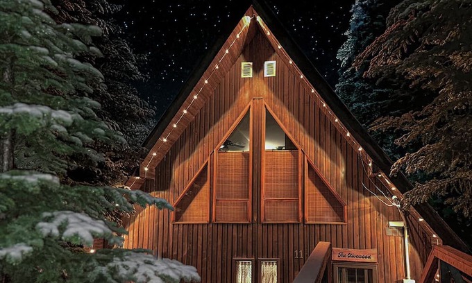 Mount Baldy Cabin | The Olivewood | 70s A-Frame + Sauna + Movie Screen + 5 min walk to ski lift!