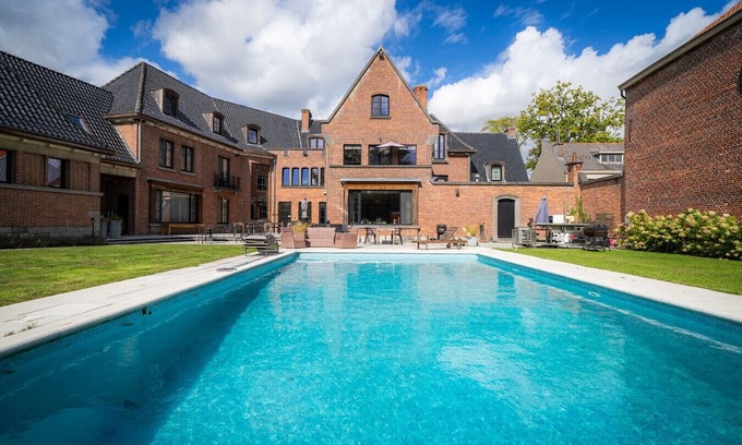 Ronse House | Lapostrof Luxury City Holiday Home