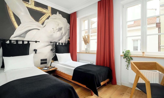 Poznan City Center Apartment | Kramarska 9 Poznań | Schoeps Residence | Air-conditioned Industrial Style Apartm