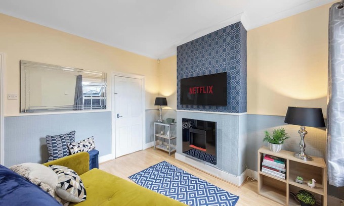 Swanscombe House | Family & Contractor Friendly 2-Bed House w/Garden Near Ebbsfleet. & Bluewater