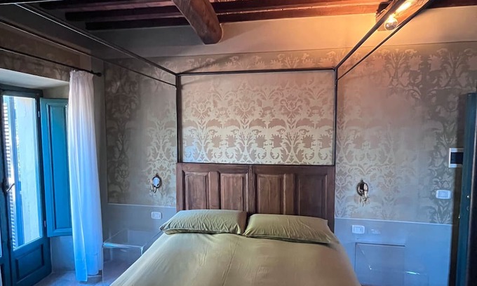 Massa Marittima Apartment | 'Le Scope' Room with Shared Pool, Private Terrace and Shared Garden