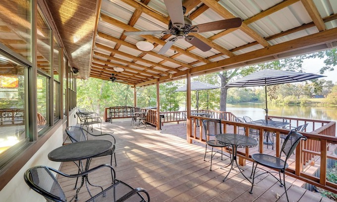 Texarkana Cabin | Waterfront Texarkana Cabin: Tranquil Acreage