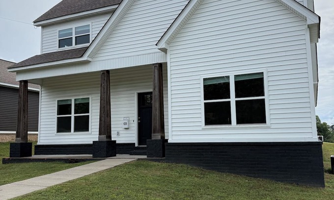 Benton House | 4-bedroom house in Downtown Benton