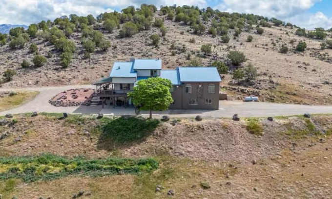 Mesa House | Beautiful Mountain Getaway with Stunning Views and minutes from ski resort