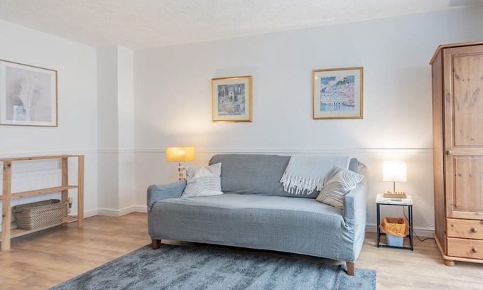 Basildon House | Pass the Keys | Cosy home | Basildon | Ideal for contractors