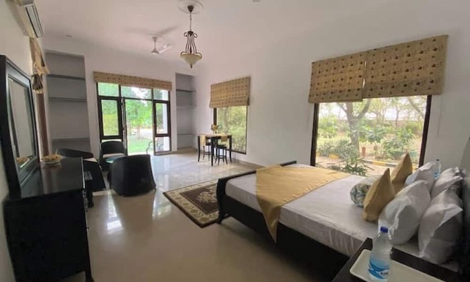 Gurugram Villa | Hi5 Stays Farm Gurgaon w/Huge Pool/PetLoving/Party