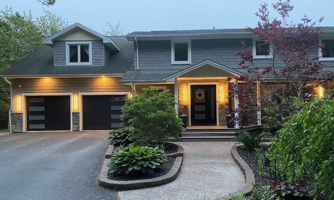 Halifax County House | Charming 4-bedroom lake house in Upper Tantallon