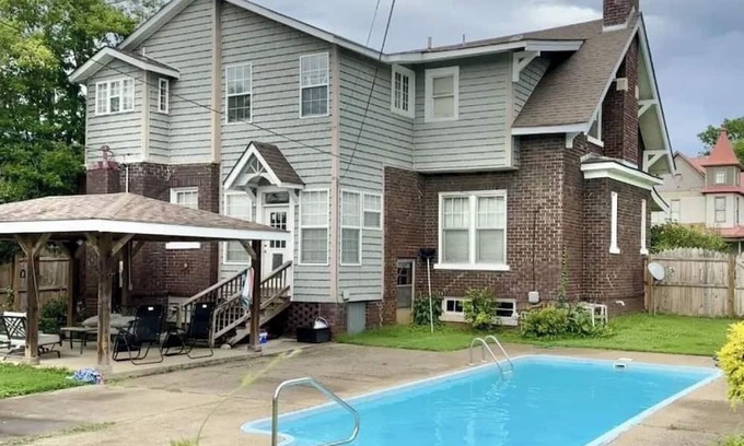 Sheffield House | Shoals 3BR w/Pool | Walk to Downtown & Riverfront