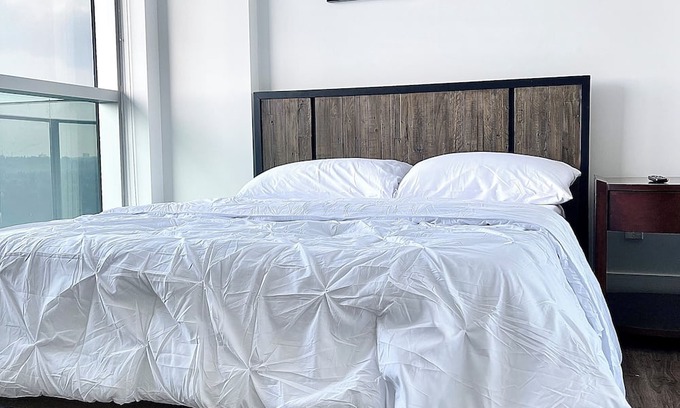 Connaught Apartment | Cozy Room | Private Bath | AC | Gym| Downtown Core