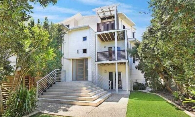 Twin Waters House | Beachside house in Sebel Resort- 5 Bedroom home in a resort!
