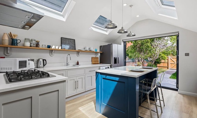 Henley House | Salt House with parking