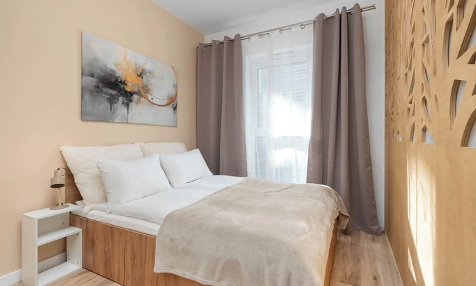 Srodmiescie Apartment | Mieszczańska 16 Wrocław | Cosy Studio Near the River with Parking and Balcony