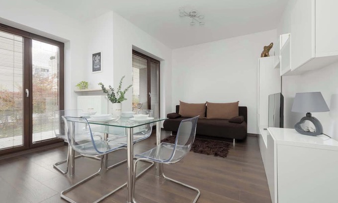 Mokotow Apartment | Tolkiena 3 Warszawa | Bright Apartment with Garden | Parking