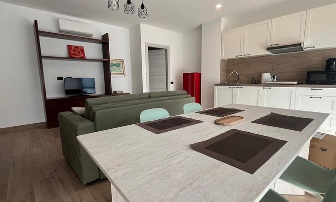 Saronno Apartment | Tolstoi 15 Independent Apartment