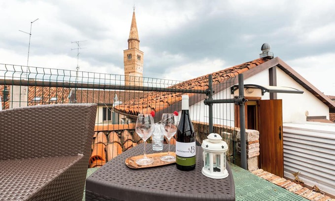 Pordenone Apartment | (Rooftop) Campanile View, Central & Elegant
