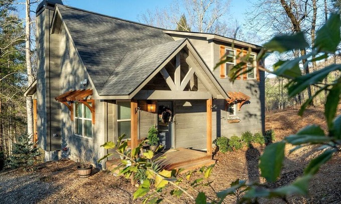 Suches Cabin | Peaceful Cabin for an Amazing Getaway in the North Georgia Mountains in Suches